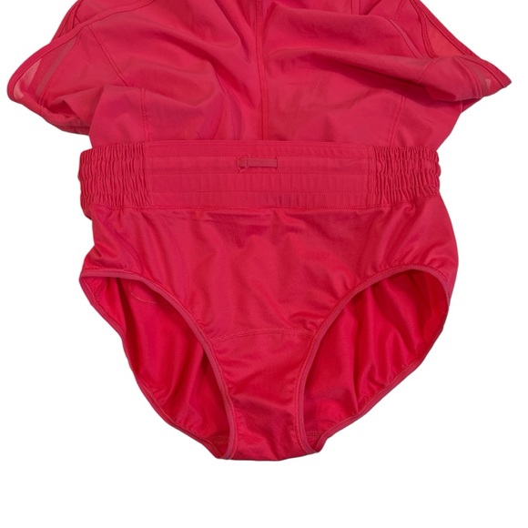 Lululemon Hotty Hot High-Rise Lined Short 4" size 6 in Lip Gloss Pink - Picture 8 of 8